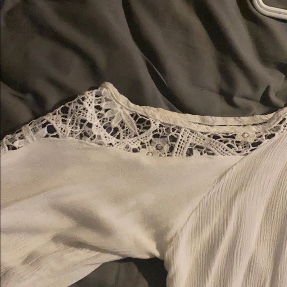 White blouse - Picture 3 of 3